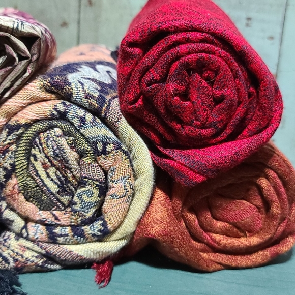 Bundle of 5 scarves - Picture 2 of 13